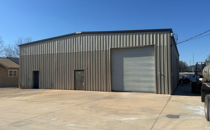 Pictures of Industrial property located at 1406 15th Street North, Bessemer, AL 35020 for sales - image #1