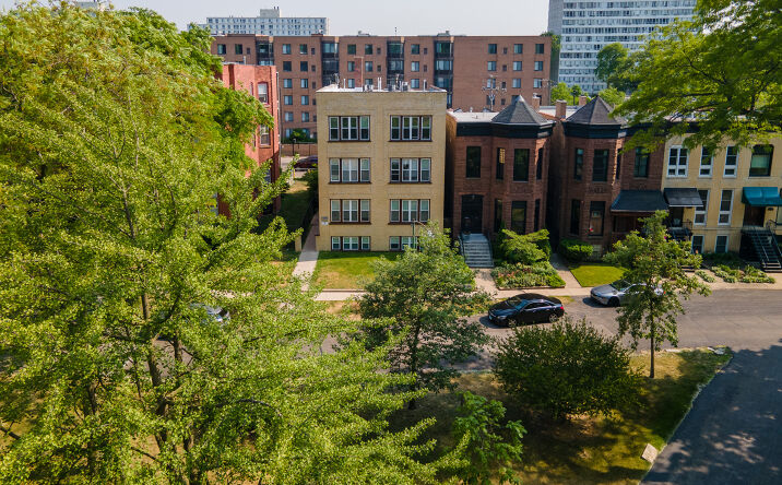Pictures of Multifamily property located at 619 E Groveland Park, Chicago, IL 60616 for sales - image #1