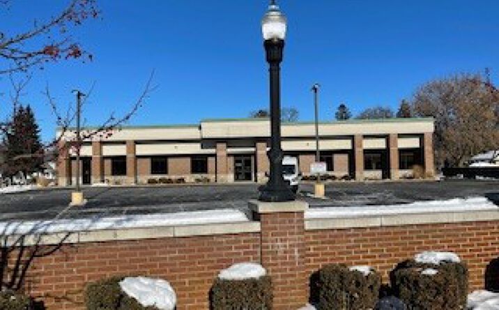 Pictures of Office property located at 121 W Lincoln Hwy, DeKalb, IL 60115 for sales - image #1