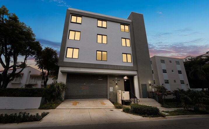 Pictures of Hospitality property located at 1343 NW 1st St, Miami, FL 33125 for sales - image #1