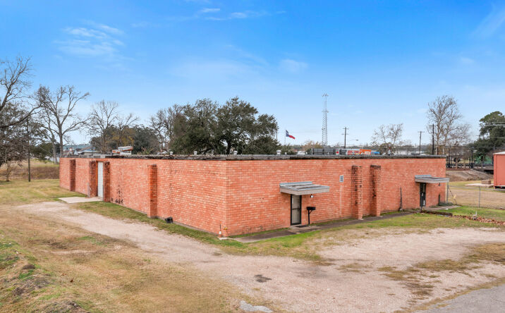 Pictures of Industrial, Mixed Use, Self Storage property located at 200 Motel Dr., Alvin, TX 77511 for sales - image #1