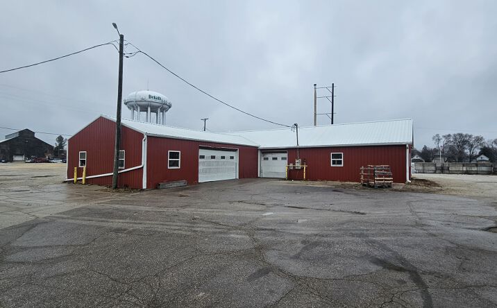 Pictures of Industrial property located at 1300 Oak St, DeKalb, IL 60115 for sales - image #1