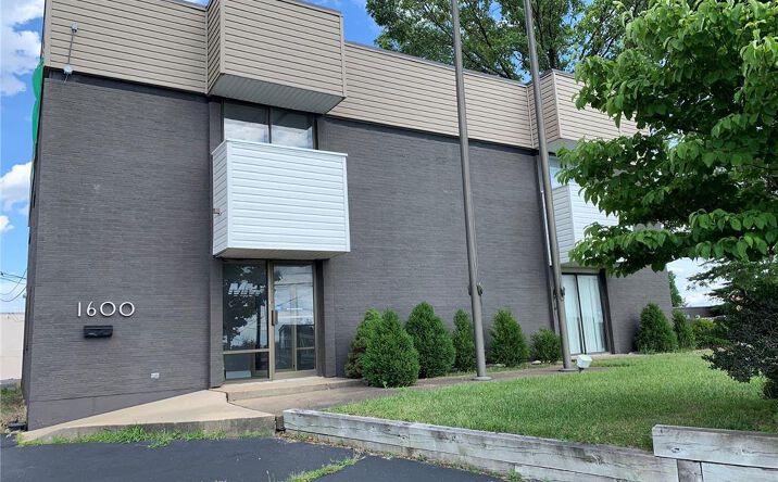 Pictures of Office, Special Purpose property located at 1600 N Warson Road, St Louis, MO 63132 for sales - image #1