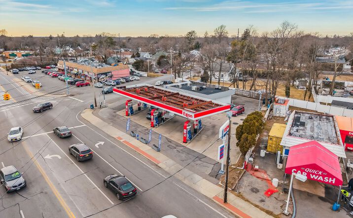 Pictures of Retail property located at 172 Howells Rd, Bay Shore, NY 11706 for sales - image #1