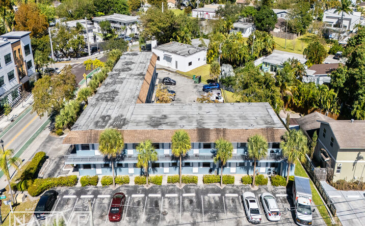 Pictures of Multifamily property located at 707 NE 14th St, Fort Lauderdale, FL 33304 for sales - image #1