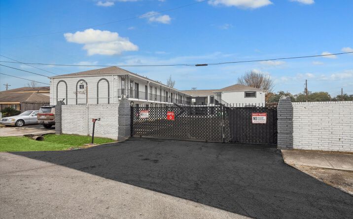 Pictures of Multifamily property located at 1718 Crownover Rd, Houston, TX 77080 for sales - image #1