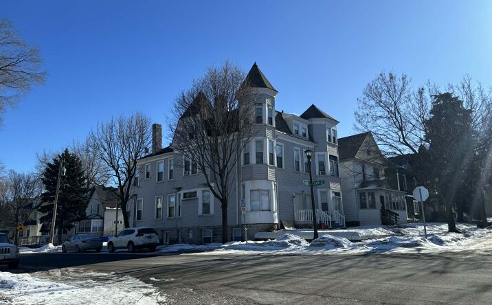 Pictures of Multifamily property located at 628 N Mendota St, Saint Paul, MN 55106 for sales - image #1