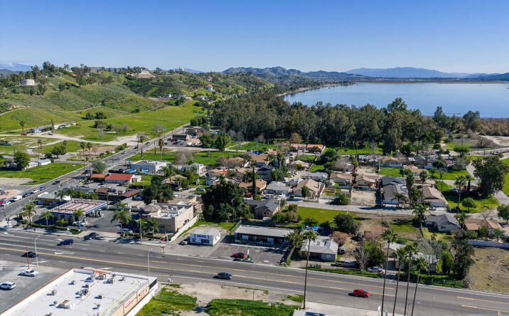 Pictures of Retail, Office property located at 31120 Riverside Dr, Lake Elsinore, CA 92530 for sales - image #1