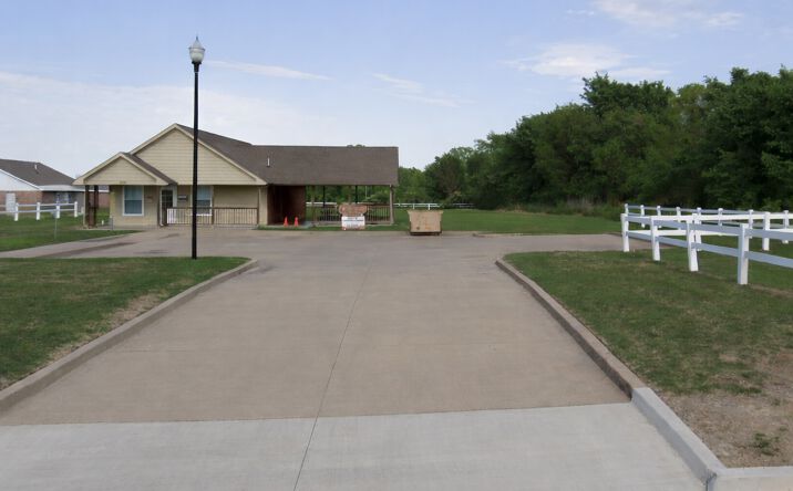 Pictures of Office, Land property located at 806 N 24th St W, Muskogee, OK 74401 for sales - image #1