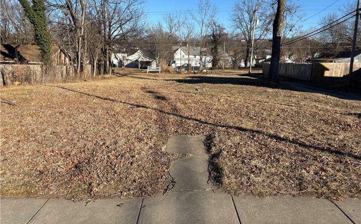 Pictures of Land, Multifamily property located at 421 S Main Street, El Dorado Springs, MO 64756 for sales - image #1