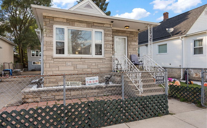 Pictures of Multifamily property located at 4828 Oak Avenue, Hammond, IN 46327 for sales - image #1