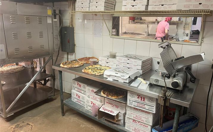 Pictures of Business for Sale, Retail property located at W west dixie, North Miami Beach, FL 33160 for sales - image #1