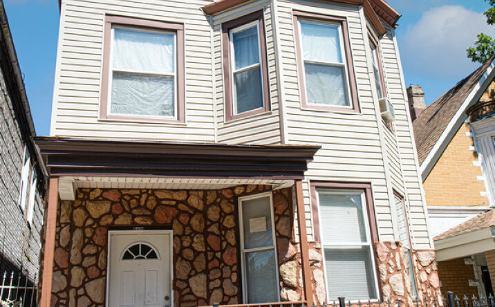 image of property at 5421 S HONORE ST Chicago IL 60609-5614