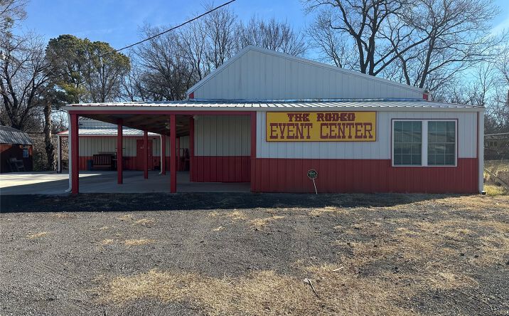Pictures of Mixed Use, Office, Industrial property located at 903 S Sioux Street, Okmulgee, OK 74447 for sales - image #1