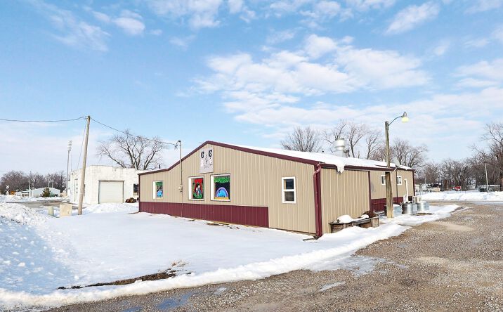 Pictures of Retail property located at 204 S Main Street, Iuka, IL 62849 for sales - image #1
