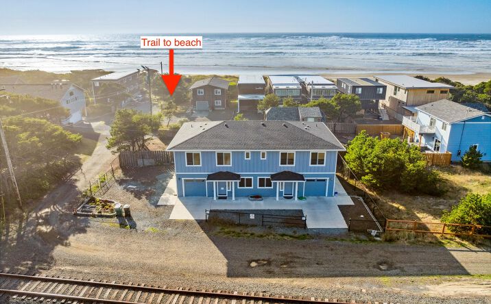 Pictures of Multifamily property located at 107/109 NW 22nd Avenue, Rockaway Beach, OR 97136 for sales - image #1