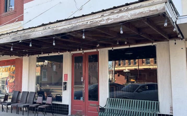 Pictures of Retail property located at 303 Main St, Smithville, TX 78957 for sales - image #1