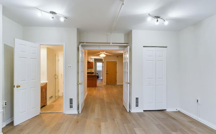 Pictures of Multifamily property located at 38 S 3rd St, Philadelphia, PA 19106 for sales - image #1