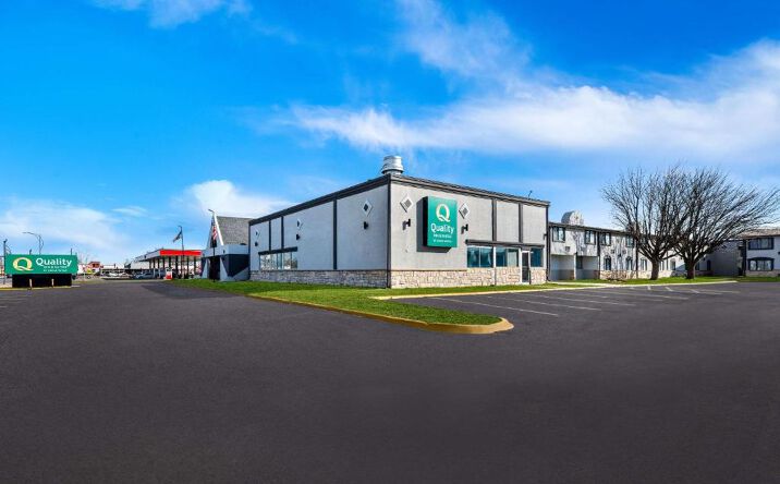 Pictures of Hospitality property located at 3537 W Broadway, Council Bluffs, IA 51501 for sales - image #1