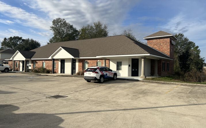Pictures of Office property located at 1180 E McNeese St, Lake Charles, LA 70607 for sales - image #1