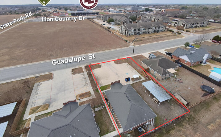 Pictures of Mixed Use, Office property located at 1020 Guadalupe St, Lockhart, TX 78644 for sales - image #1