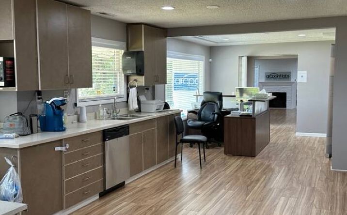 Pictures of Office, Retail property located at 2010 SE 182nd Ave, Portland, OR 97233 for sales - image #1