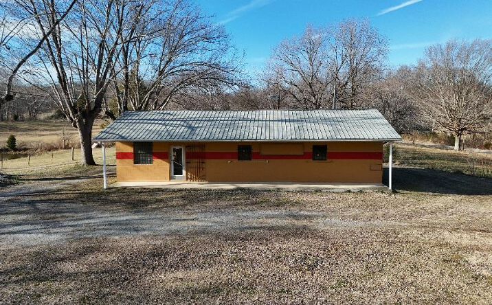 Pictures of Retail property located at 4075 York Hwy, Gainesboro, TN 38562 for sales - image #1