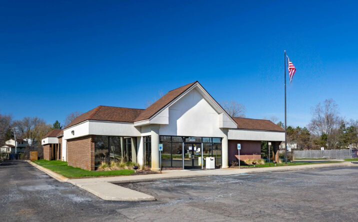 Pictures of Retail property located at 3805 Highland Rd, Waterford, MI 48328 for sales - image #1