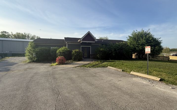 Pictures of Office property located at 122 Bowling Ln, Clarksville, IN 47129 for sales - image #1