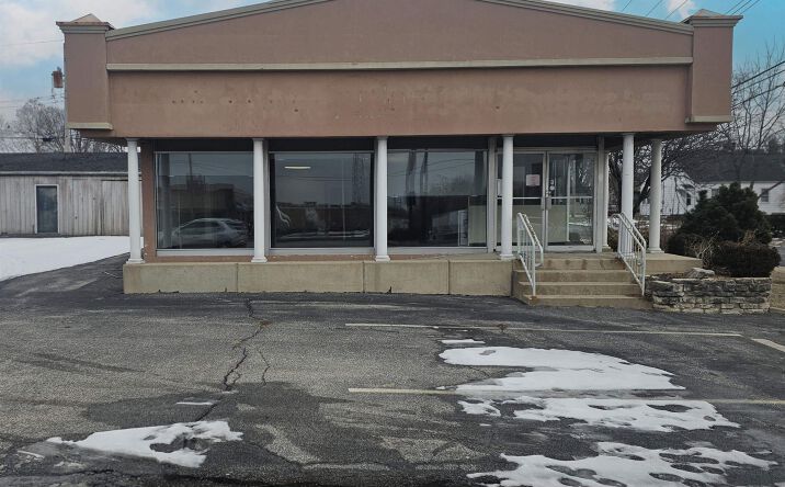 Pictures of Office, Retail property located at 3204 & 08 N UNIVERSITY Street, Peoria, IL 61604 for sales - image #1