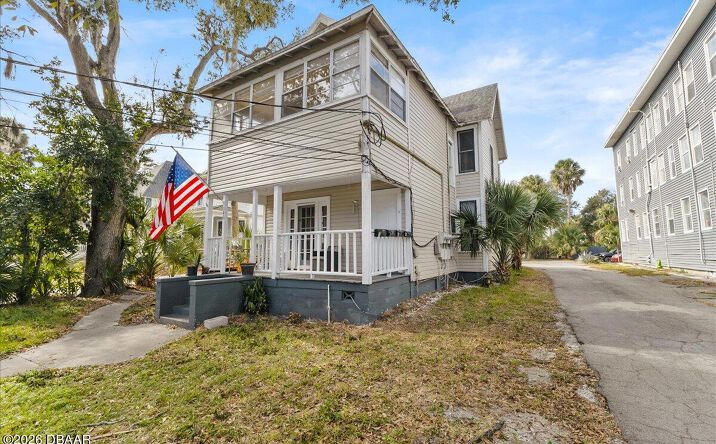 Pictures of Multifamily property located at 340 S Palmetto Avenue, Daytona Beach, FL 32114 for sales - image #1