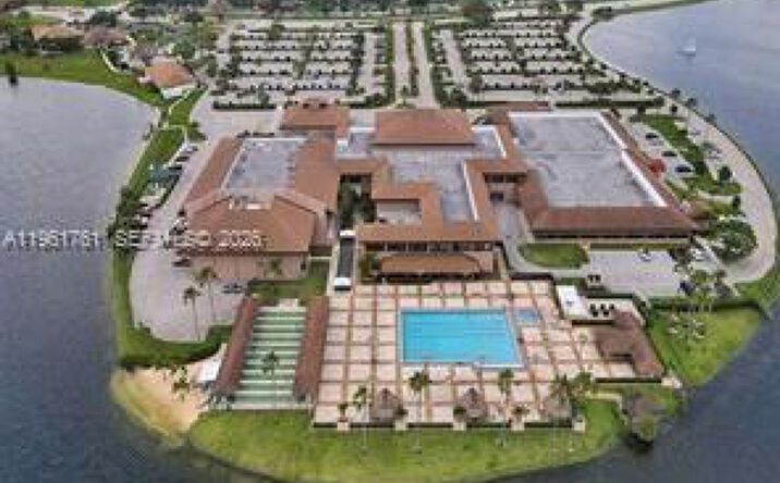 Pictures of Multifamily property located at 13255 SW 16th Ct, Pembroke Pines, FL 33027 for sales - image #1