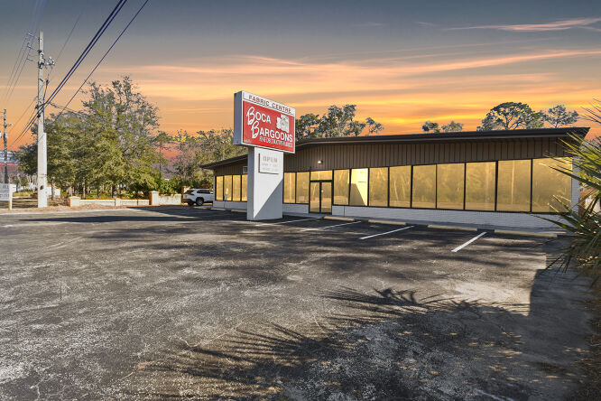 Pictures of Retail property located at 5953 Roosevelt Blvd, Jacksonville, FL 32244 for sales - image #1