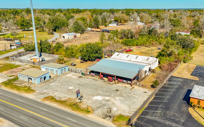 Pictures of Industrial, Retail, Self Storage property located at 1204 Dothan Rd, Bainbridge, GA 39817 for sales - image #1