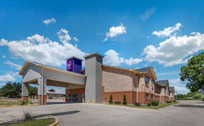 Pictures of Hospitality property located at 1439 N Hwy 67, Cedar Hill, TX 75104 for sales - image #1
