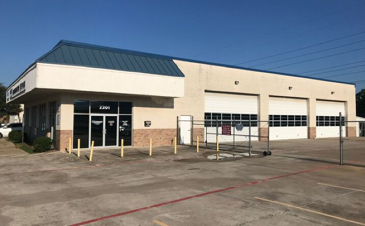 Pictures of Business for Sale, Retail property located at 2201 W Pioneer Pkwy, Arlington, TX, USA, Arlington, TX 76013 for sales - image #1