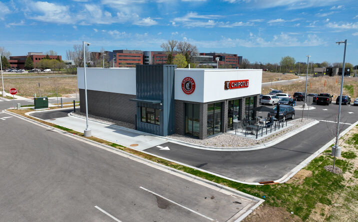 Pictures of Retail property located at 3480 Highpoint Dr N, Oakdale, MN 55128 for sales - image #1