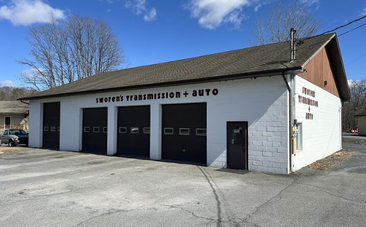 Pictures of Retail property located at 207 Dartmouth Dr, East Stroudsburg, PA 18301 for sales - image #1