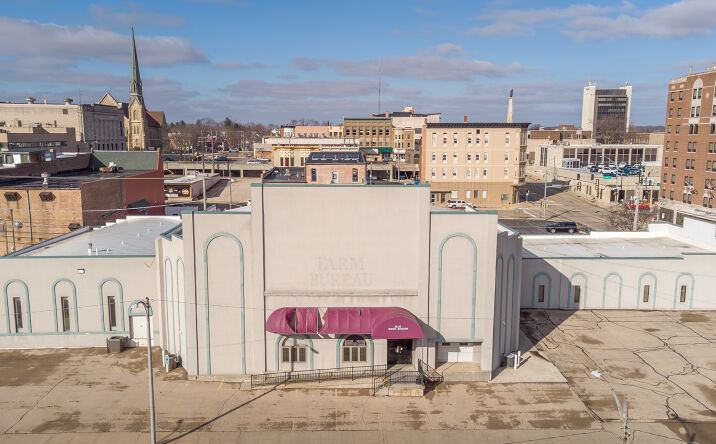 Pictures of Mixed Use, Office, Retail property located at 210 W Spring St, Freeport, IL 61032 for sales - image #1