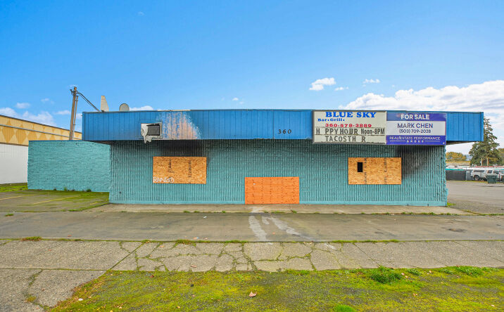 Pictures of Retail property located at 360 Oregon Wy, Longview, WA 98632 for sales - image #1