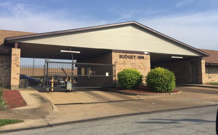 Pictures of Hospitality property located at 3607 Hamilton Ave, St. Louis, MO 63120 for sales - image #1