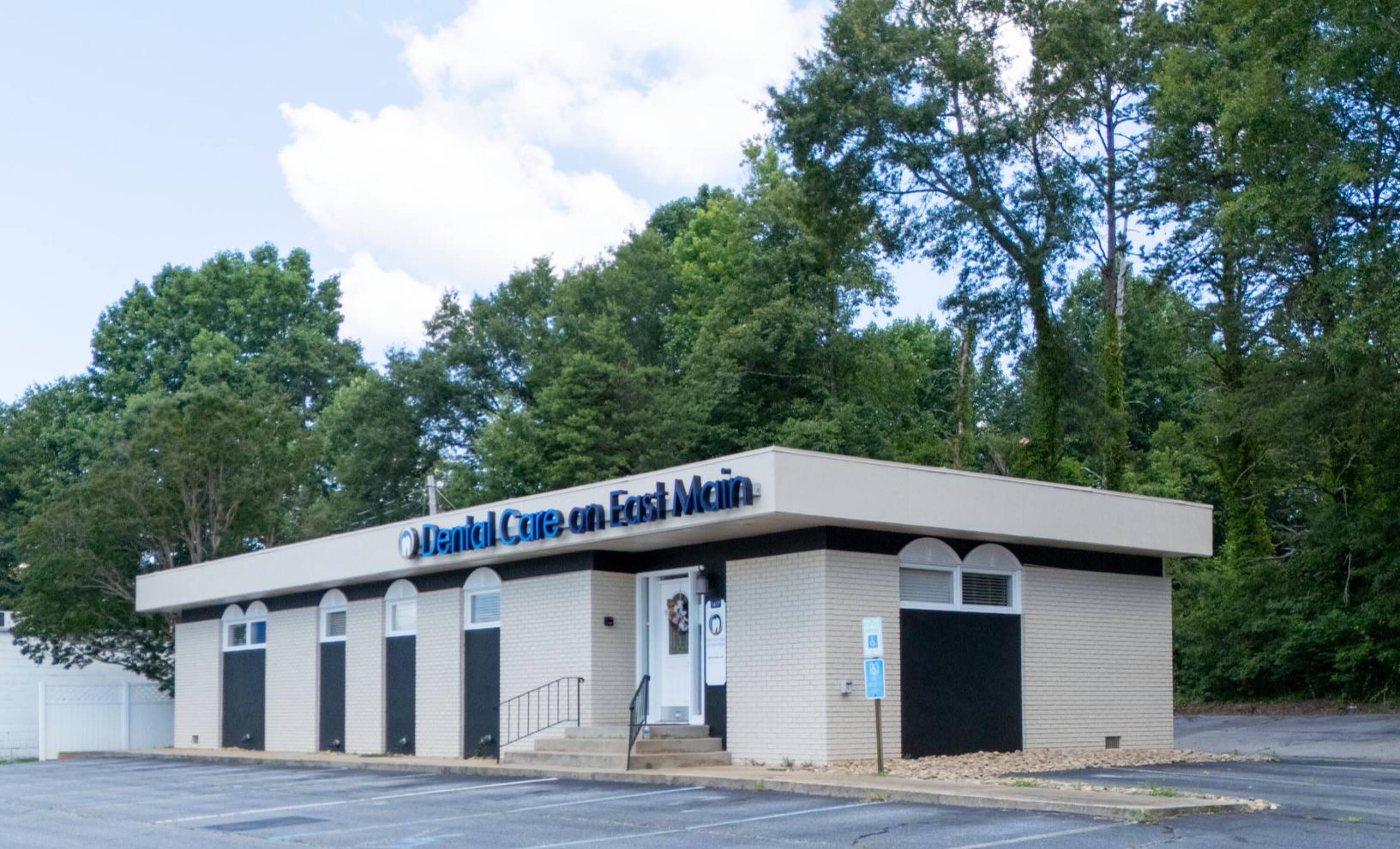1617 E Main St, Easley, SC 29640