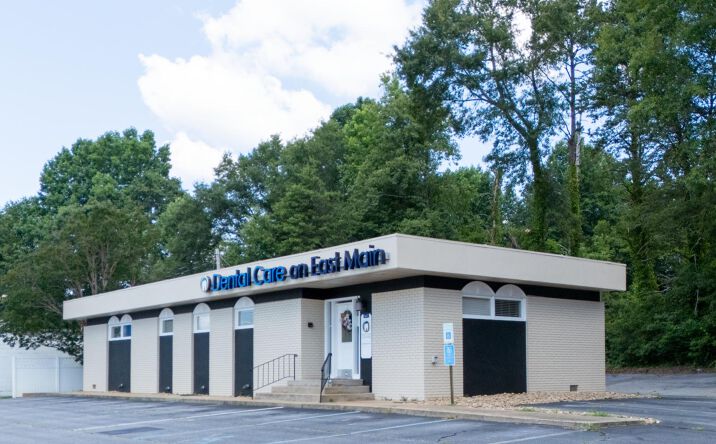 Pictures of Office, Retail property located at 1617 E Main St, Easley, SC 29640 for sales - image #1