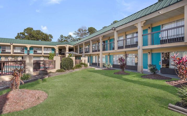 Pictures of Hospitality property located at 19534 Whyte Hardee Blvd, Hardeeville, SC 29927 for sales - image #1