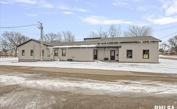 Pictures of Retail property located at 1230 5TH Street, Lincoln, IL 62656 for sales - image #1