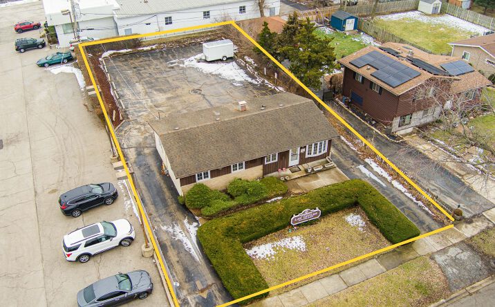 Pictures of Office, Retail property located at 205 Pinecroft Drive, Roselle, IL 60172 for sales - image #1