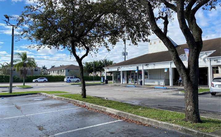 Pictures of Retail property located at 4040 SW 69th Ave, Miramar, FL 33023 for sales - image #1