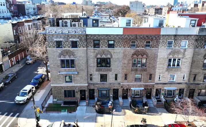 Pictures of Multifamily property located at 264 Brooklyn Ave, Brooklyn, NY 11213 for sales - image #1