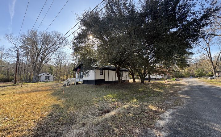 Pictures of Multifamily property located at 100 Barnard St, Livingston, TX 77351 for sales - image #1