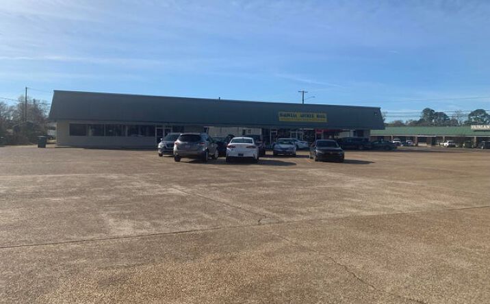 Pictures of Retail property located at 302 Alabama St, Columbus, MS 39702 for sales - image #1